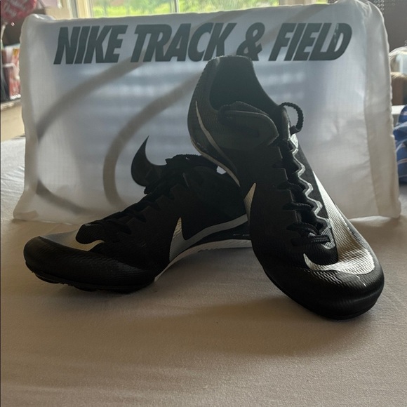 Nike Men\'s Black and White Track‎ Shoes